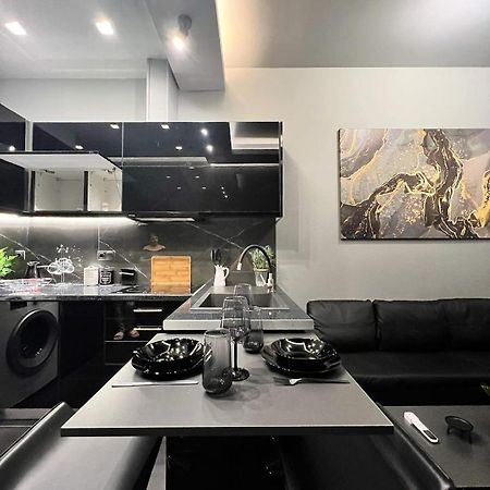 Luxury Black And White Interior Apartments Καλαμάτα Εξωτερικό φωτογραφία
